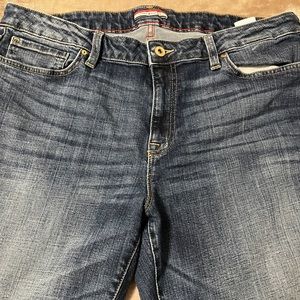 Tommy Hilfigerrr, blue jeans with K, and what is the other zipper cuffs